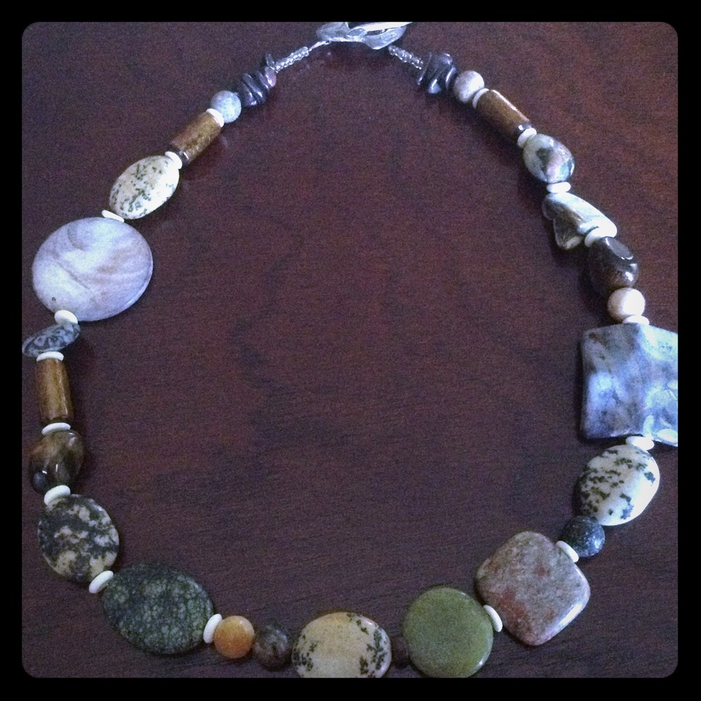Mixed Stone Media Necklace